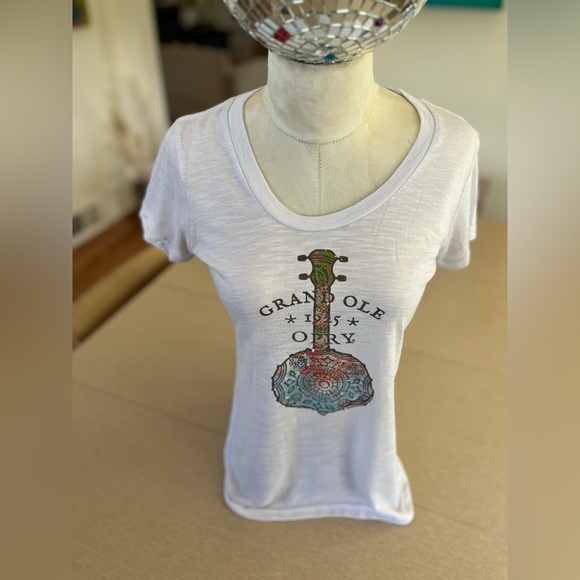 GRAND OLE OPRY BANJO GRAPHIC TEE - Picture 3 of 7